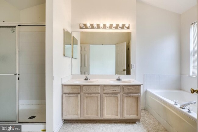Building Photo - 2702 Snowmill Ct