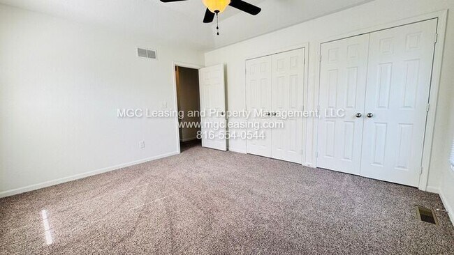 Building Photo - Holiday Special at Creekwood Park-$1,000 Rent Credit w/ 15 mo lease!