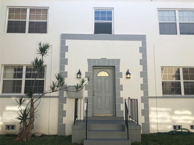 Building Photo - 15 Sidonia Ave