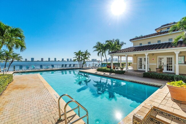 Building Photo - 1035 Lake Shore Dr