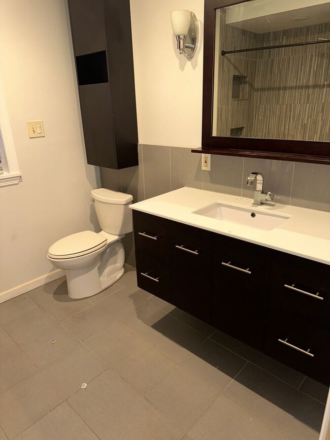 Building Photo - 119 S 17th St