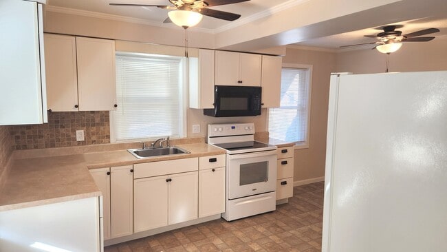 Building Photo - 814 Park Pl