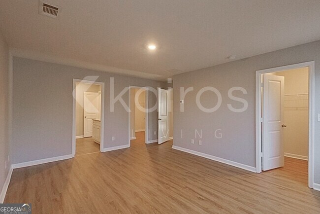 Building Photo - 3470 Bridgewood Dr