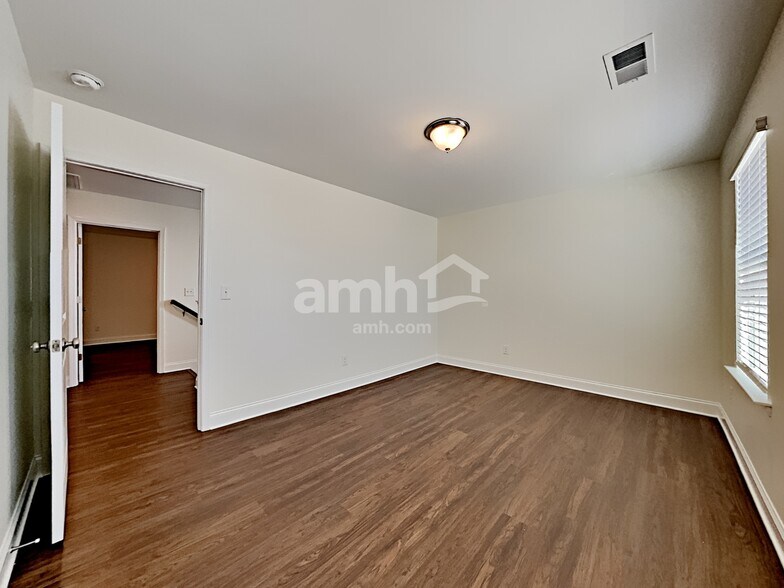 Building Photo - 132 Hamilton Park Dr