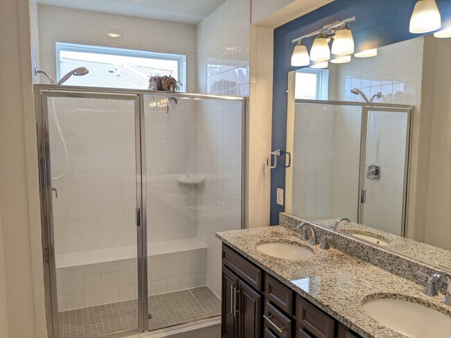 Building Photo - Gorgeous Newer Build (2019) 4 level townho...