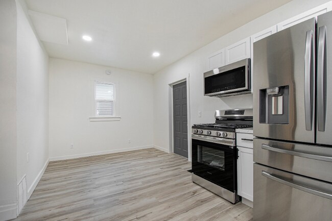 Building Photo - 1036 Park St SW