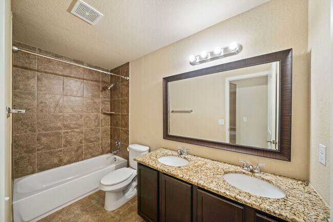 Building Photo - Immaculate Home in the Coveted Fairway Rid...