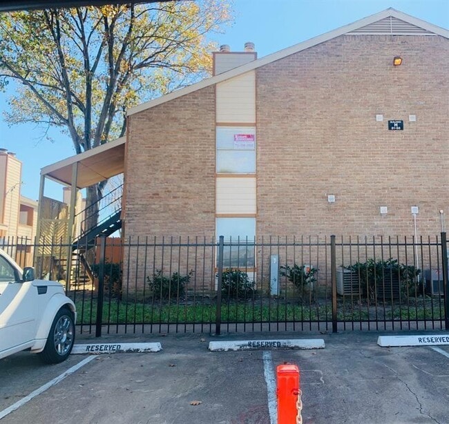 Building Photo - 10202 Forum Park Dr