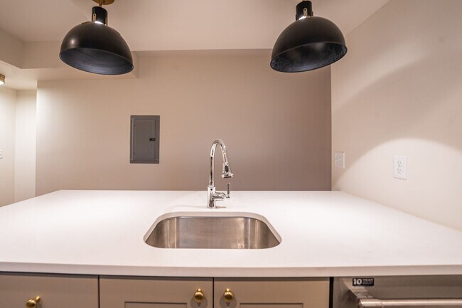 Building Photo - Laurel220 (KC-JF)