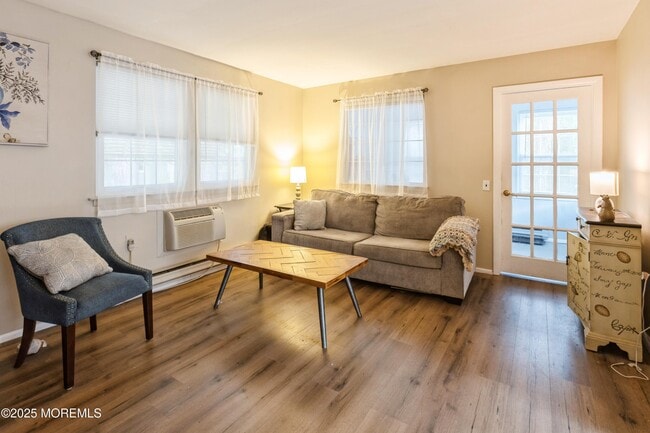 Building Photo - 6C Pembroke Ln