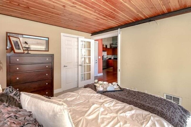 Building Photo - Beautiful Downtown Condo in Tacoma