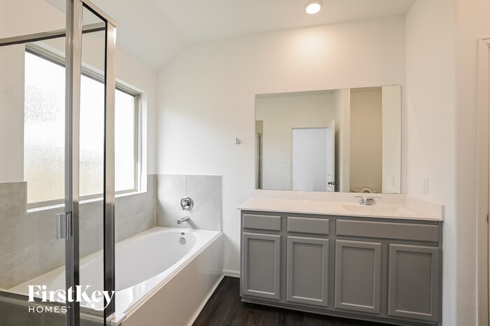 Building Photo - 18430 Summit Ranch Dr