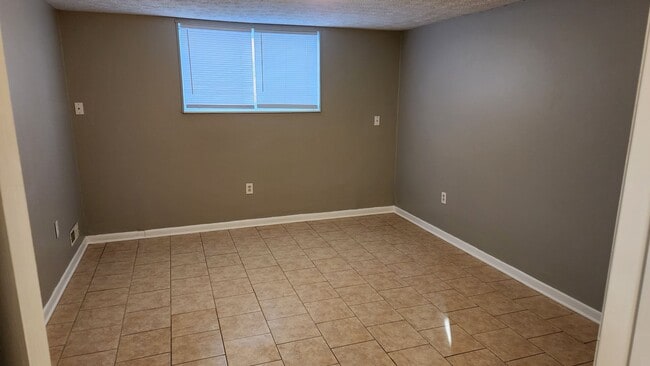 Building Photo - 3 bedroom with bonus room