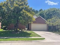 Building Photo - 2723 Magnolia Ln