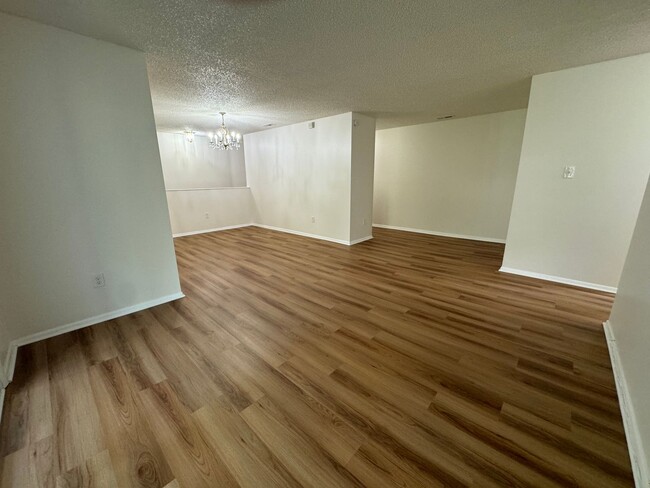 Building Photo - TWO BEDROOM TOWNHOME