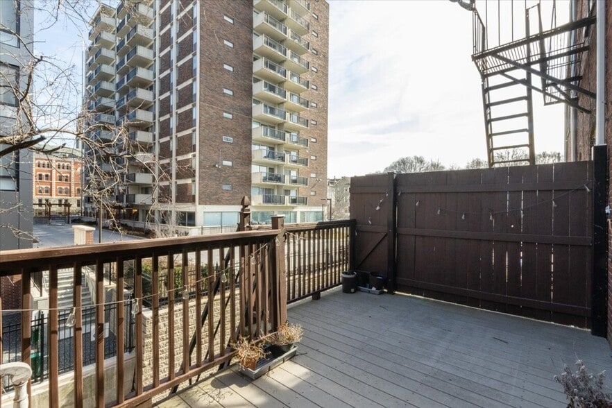 Building Photo - 9 Worthington St