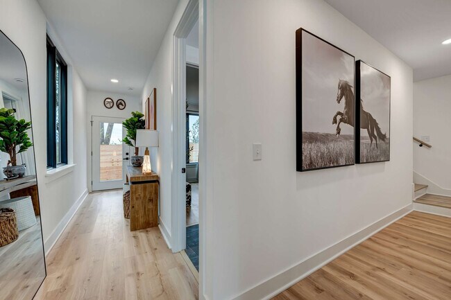 Building Photo - 554 Rosedale Ave