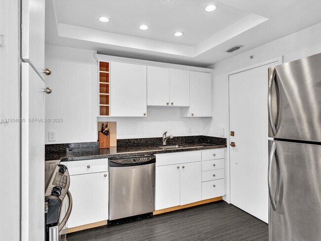 Building Photo - 20 Island Ave