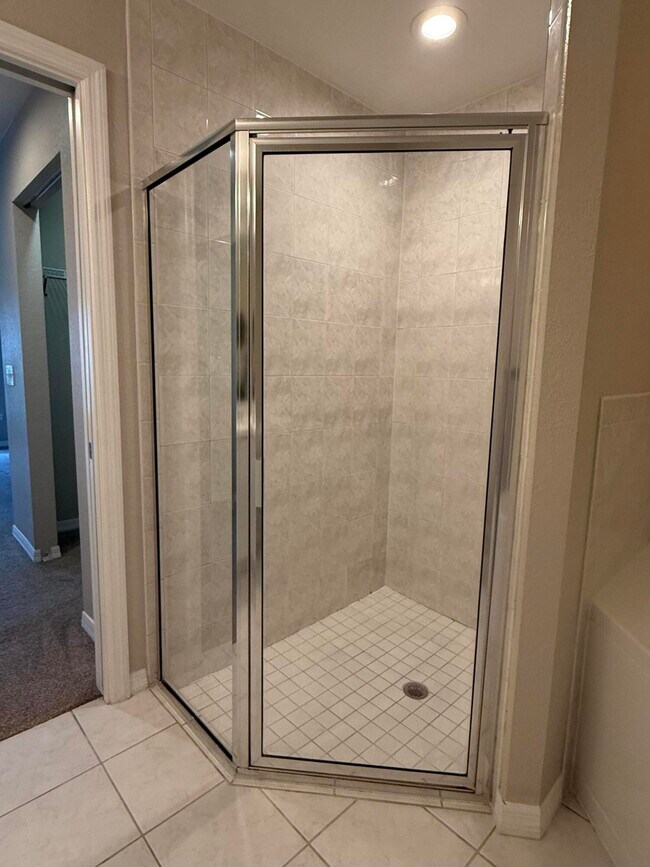 Building Photo - 1739 N Dovetail Dr