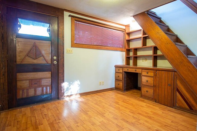 Building Photo - "Cozy Studio Living in Fayetteville: 504 S...