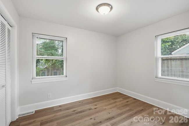 Building Photo - 3101 Selwyn Ave