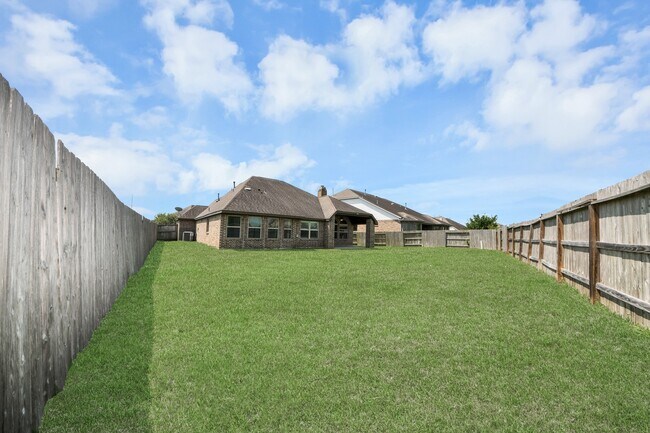 Building Photo - 6243 Garden Lakes Ln