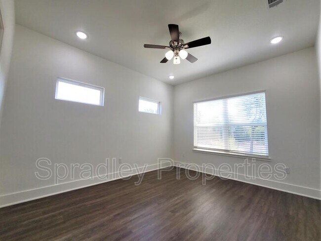 Building Photo - 1024 N Wall St