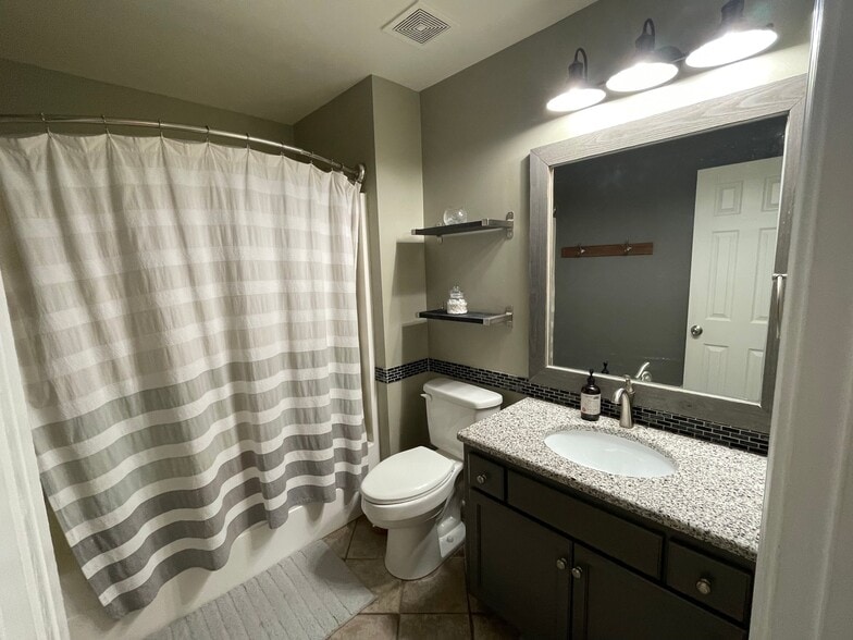 Building Photo - 3405 McGee Cove