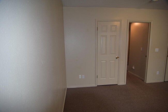 Building Photo - 1391 N 240 W