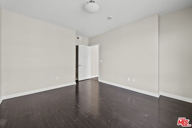 Building Photo - 317 Caruso Ave