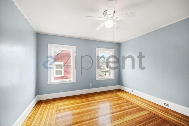 Building Photo - 16 Penhallow St