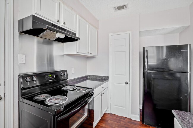 Building Photo - Oak Garden