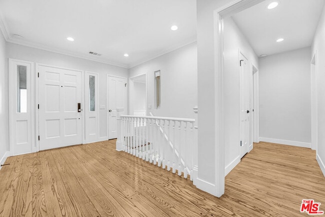 Building Photo - 2383 Panorama Terrace