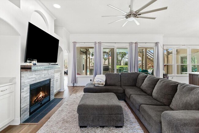 Building Photo - 200 Islamarada Ct