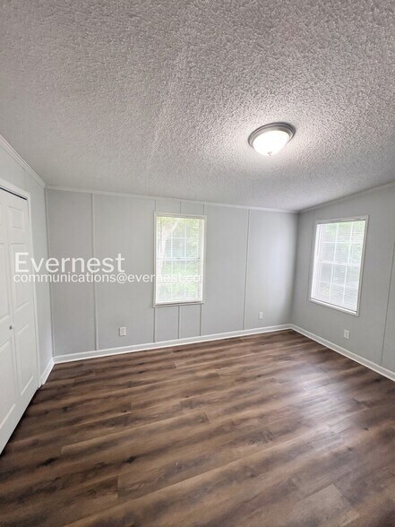 Building Photo - 4980 New Horizon Dr