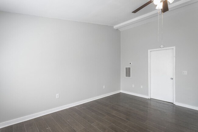 Building Photo - 100 Creeks Bend Dr