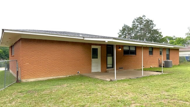 Building Photo - 1805 Waterloo Ave