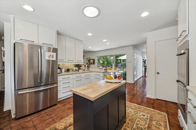 Building Photo - 614 Saddlewood Ln
