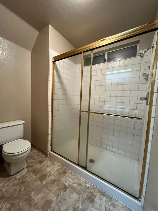 Building Photo - Beautiful 2 Story 5 BD 3 BA Home