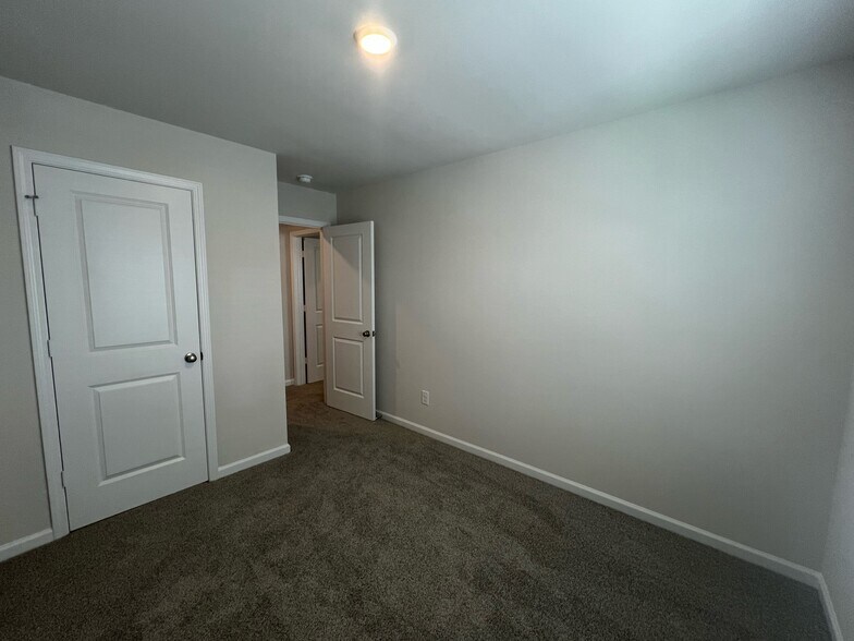 Building Photo - 903 Drake Grove Ln