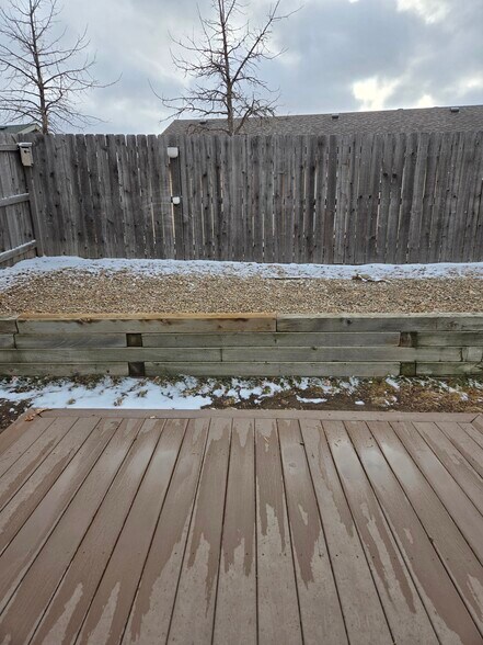 Building Photo - 583 S Carriage Dr