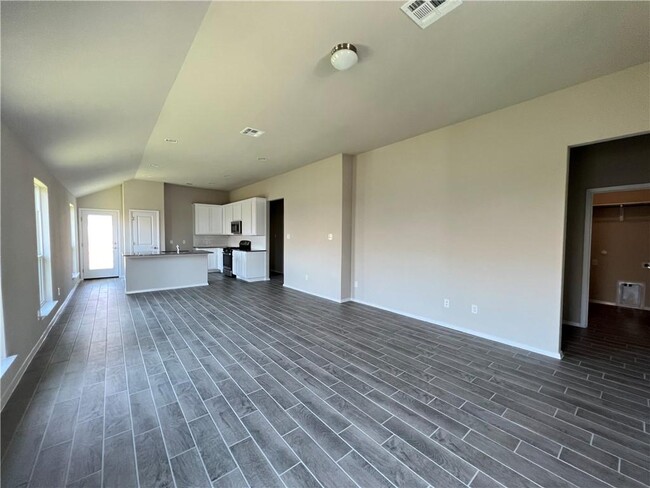Building Photo - 208 Rollingwood Dr