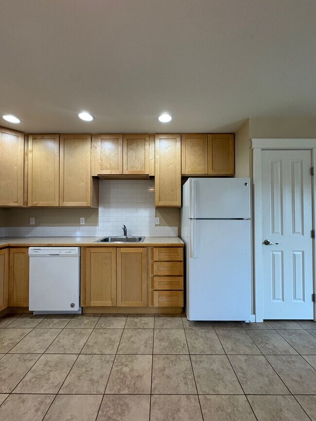 Building Photo - Cambridge Place I - 2241