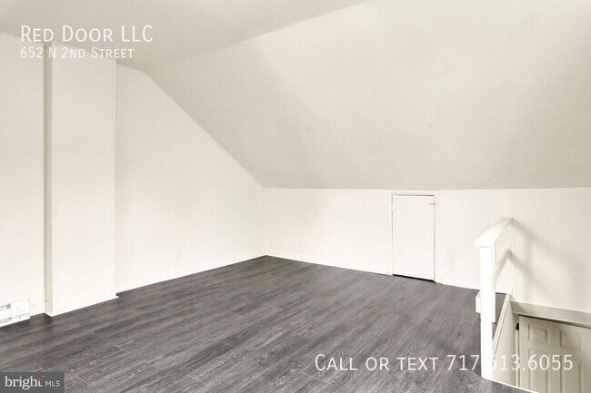 Building Photo - 652 N 2nd St