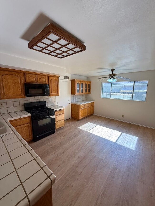 Building Photo - Beautiful 3 Bedroom, 2 Bathroom North Hill...