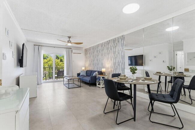 Building Photo - 3000 Riomar St