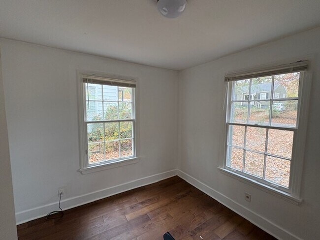 Building Photo - 5005 W 31st St