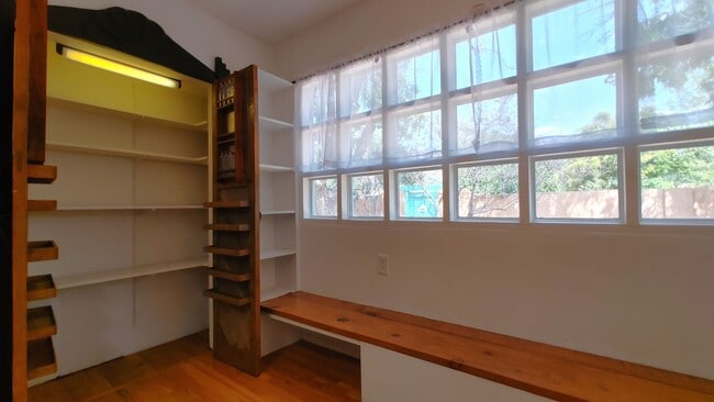 Building Photo - 1st Month Free! Old Town Charm! 2 Bedroom ...