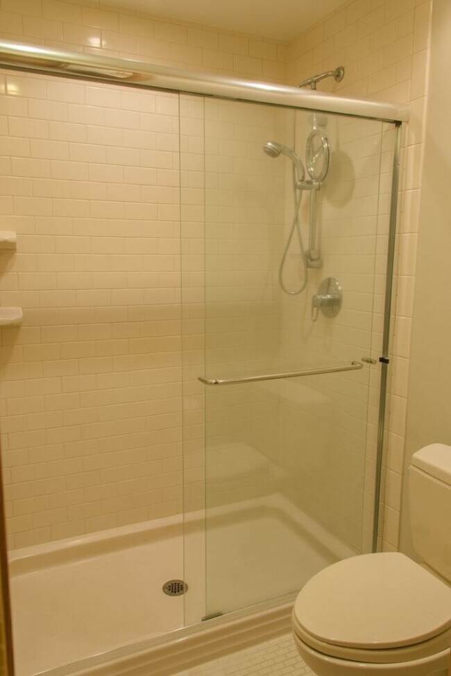 Building Photo - 5Bd/2.75Ba Mercer Island House