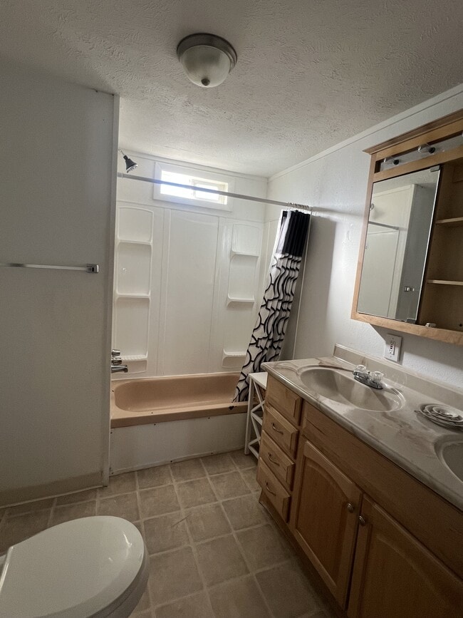 Building Photo - 1565 Ray's Rd